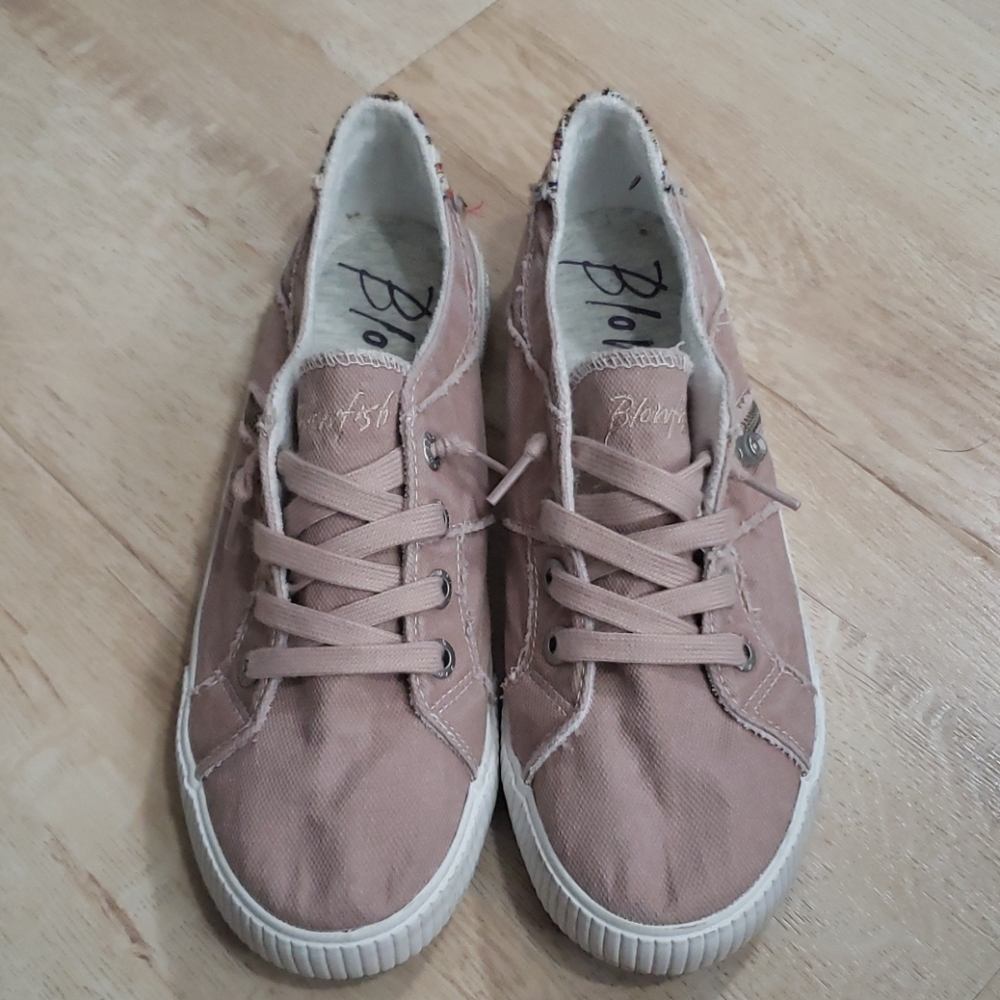 Women's canvas shoes